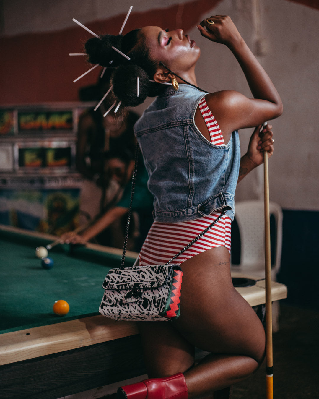 NIGHT NIGHT SHARKCHAIN HANDBAG