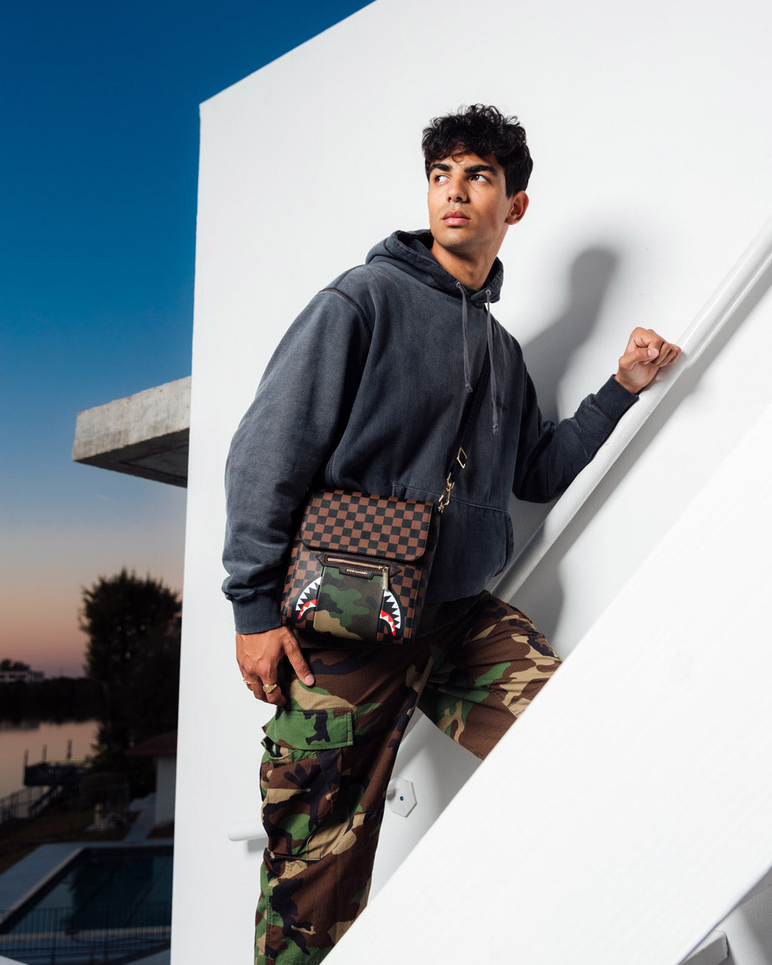 EXTERIOR GOLD ZIP POCKET SHARKS IN PARIS MESSENGER SLING BAG