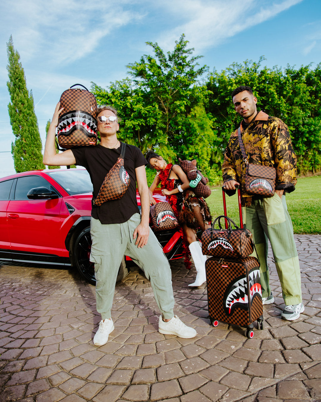 LENTICULAR EFFECTS CROSSOVER CLUTCH W/ SHOULDER STRAP