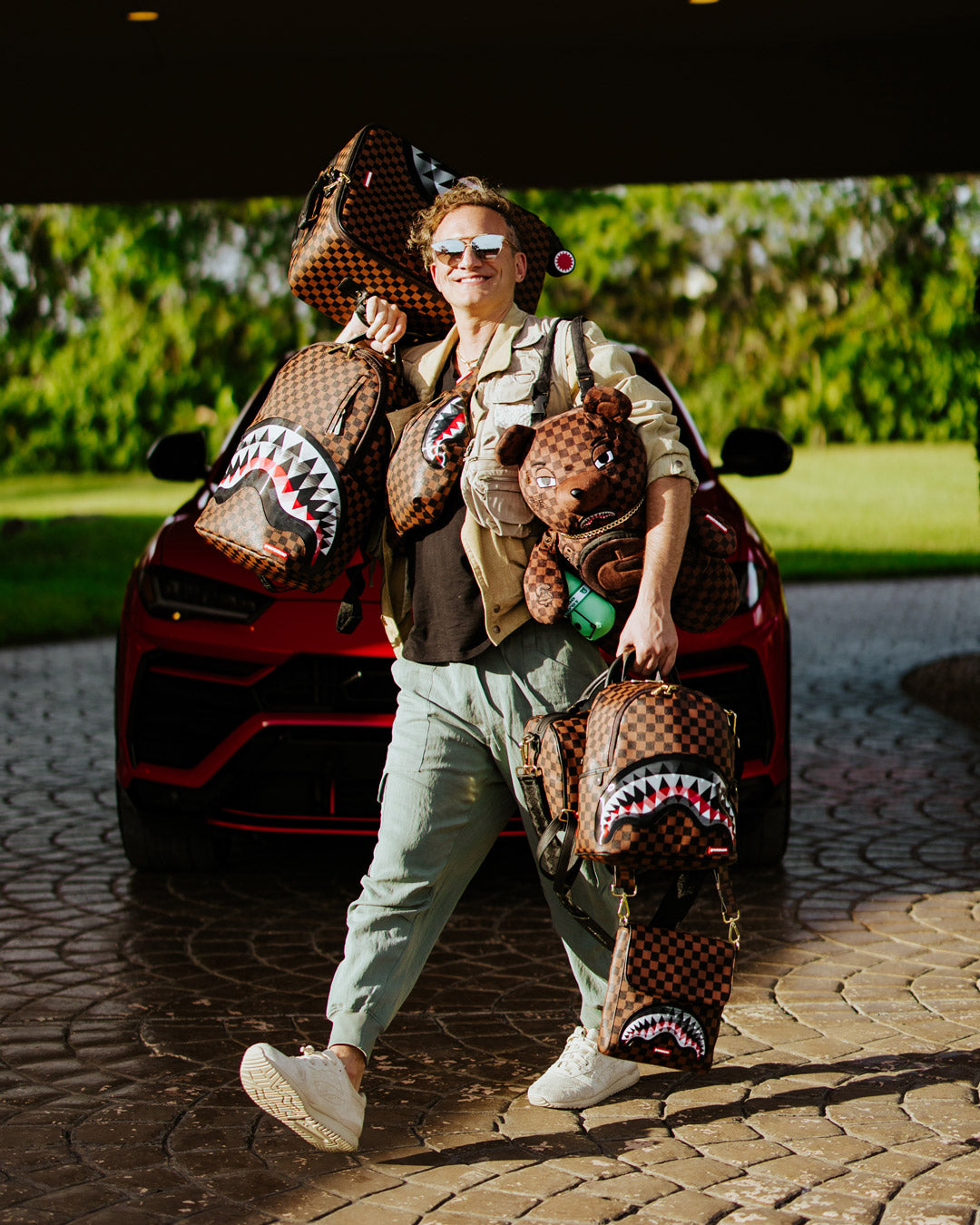 LENTICULAR EFFECTS CROSSOVER CLUTCH W/ SHOULDER STRAP