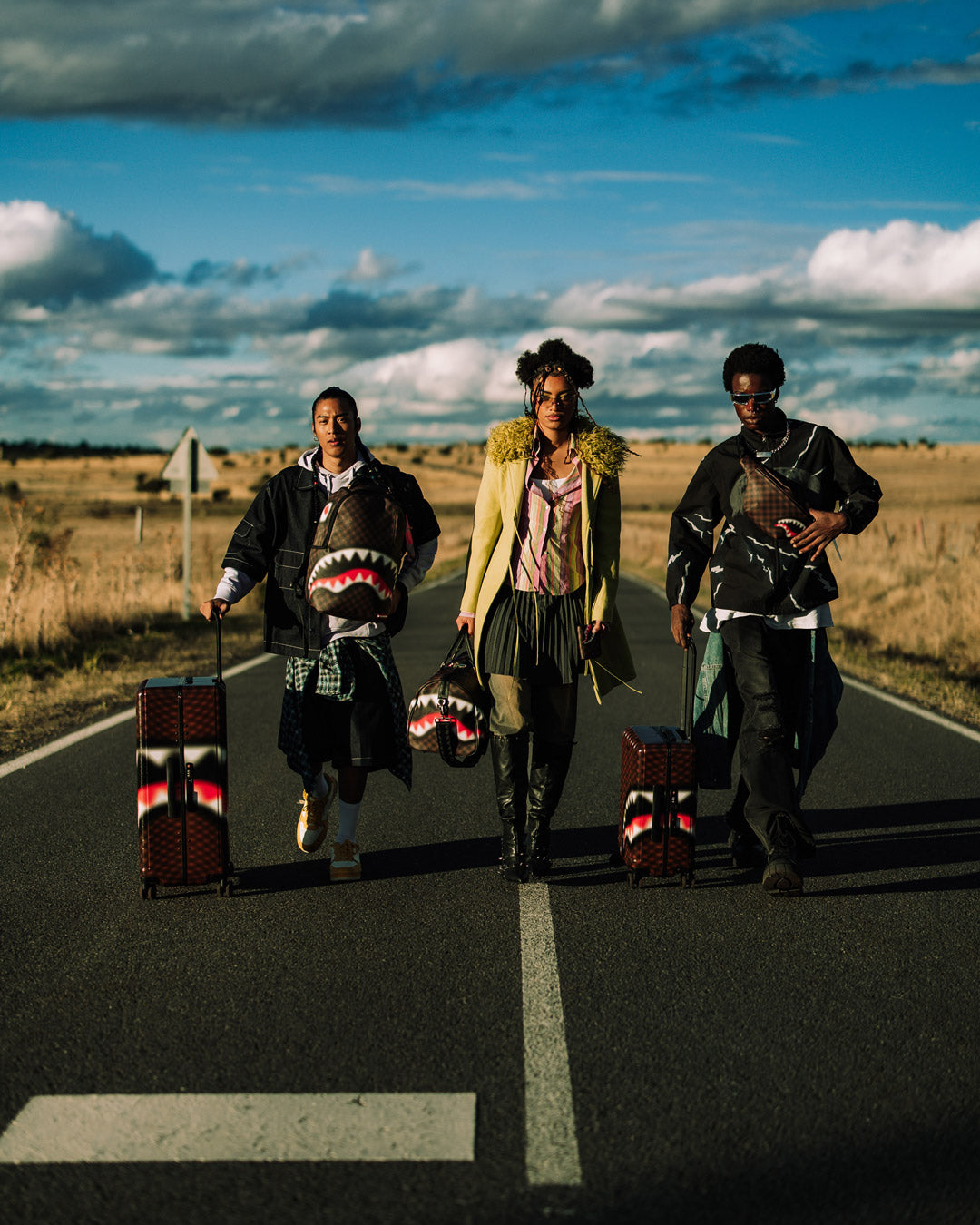 SHARKS IN PARIS BLUR EFFECT CROSSOVER CLUTCH