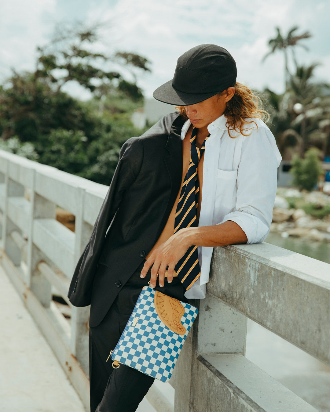 NEW SHARK YACHT CLUB CROSSOVER CLUTCH