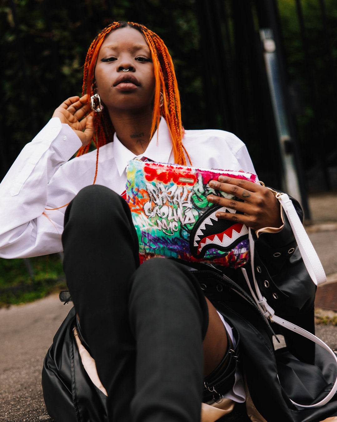 LE MONDE DES GRAFFITIS CROSSOVER CLUTCH