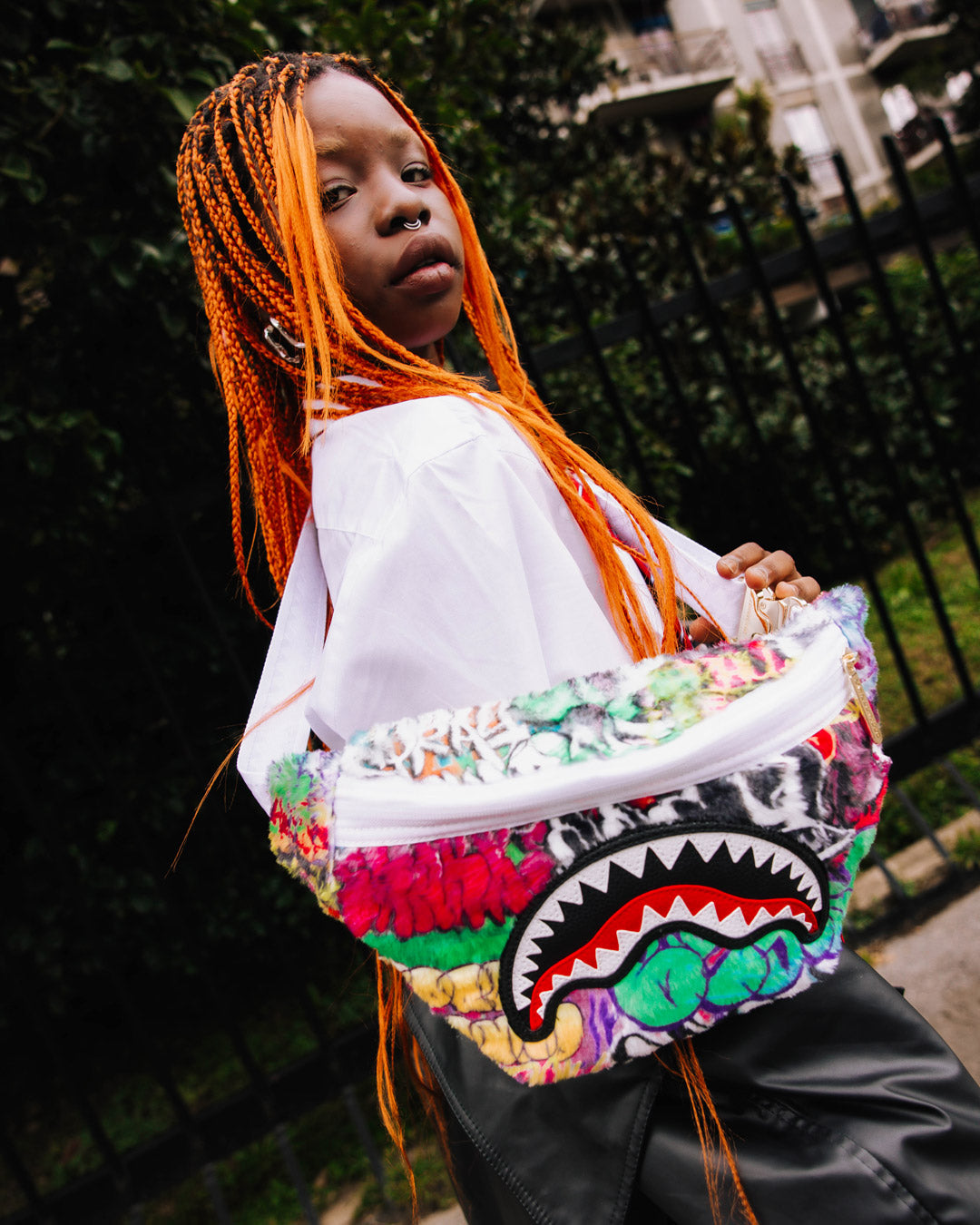 LE MONDE DES GRAFFITIS SAVVY CROSSBODY